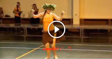 Традиционный танец девушек Таити, от которого будет невозможно отвести взгляд!
