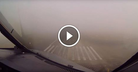 Посадка самолёта в густом тумане. Смотрится на одном дыхании!