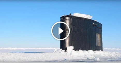 Всплытие атомной подводной лодки в бескрайних льдах Арктики