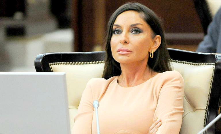 Первая леди Азербайджана vs Мелания Трамп. Кто же из них является настоящей иконой стиля?