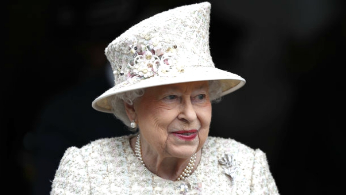 10 вещей, которые запрещено делать при встрече с королевой Великобритании
